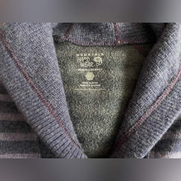 Cozy and cute Mountain Hardwear sweater - Picture 2 of 4